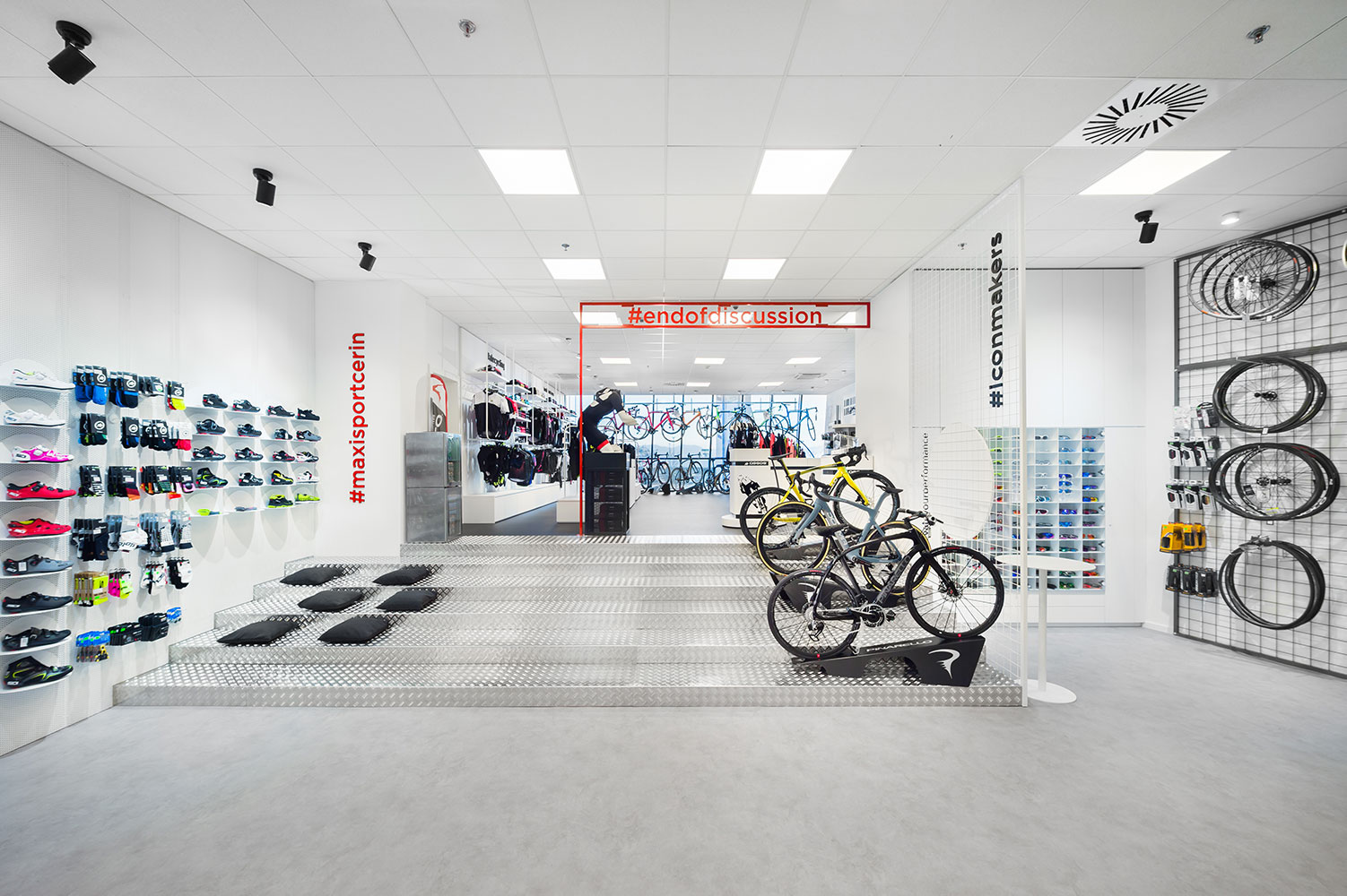 Maxisport Cerin, Retail interior design